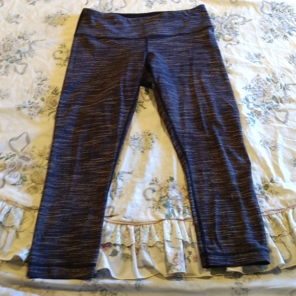 Lululemon Wunder Under Crop - Picture 3 of 9